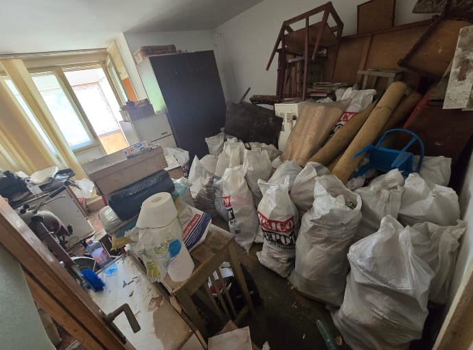 Înainte: Apartament golit complet, pregătit de renovare